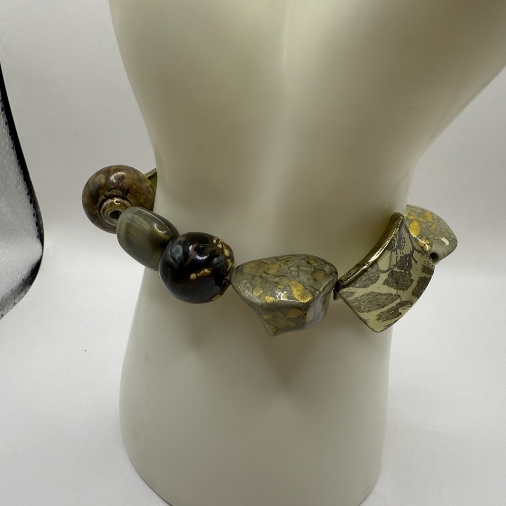 Women's Olive Green Shades Beads Stretch Bracelet With a Variety of Beads - Picture 2 of 4